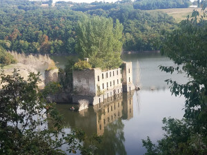 Sunken castle in the Tarn.
